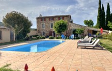 Authentic stone mas on 1 hectare of land with superb unobstructed view of the vineyards and the Massif des Maures